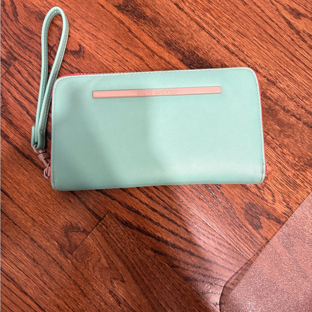 Steve Madden Green Clutch Wristlet Minimalist Design